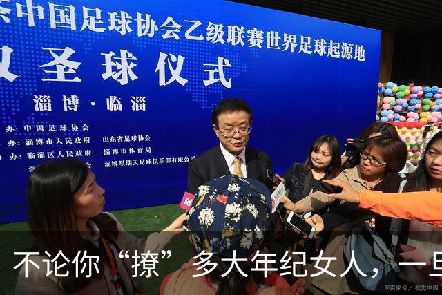 不论你“撩”多大年纪女人，一旦她有这两个反应，你99%是成功了